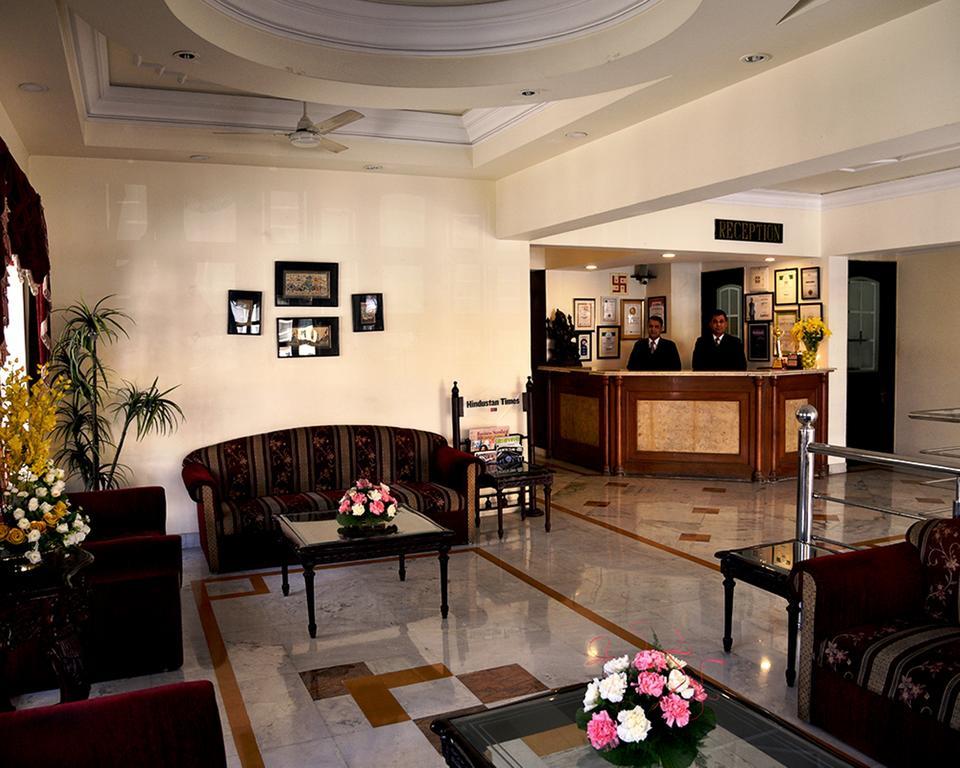 Hotel Shiva Residency Дехрадун Екстериор снимка
