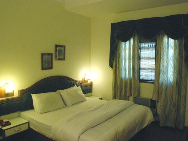 Hotel Shiva Residency Дехрадун Екстериор снимка