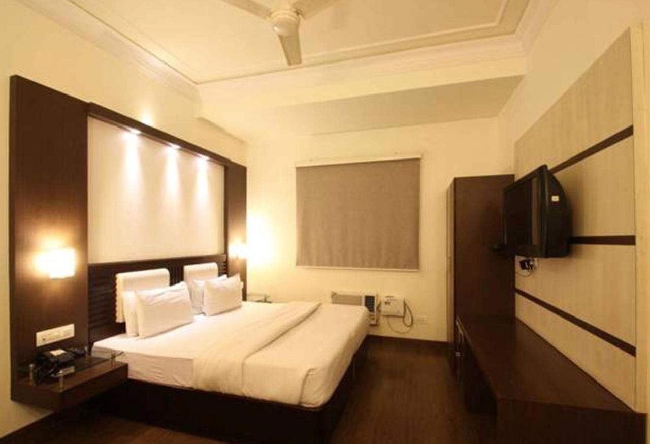 Hotel Shiva Residency Дехрадун Екстериор снимка