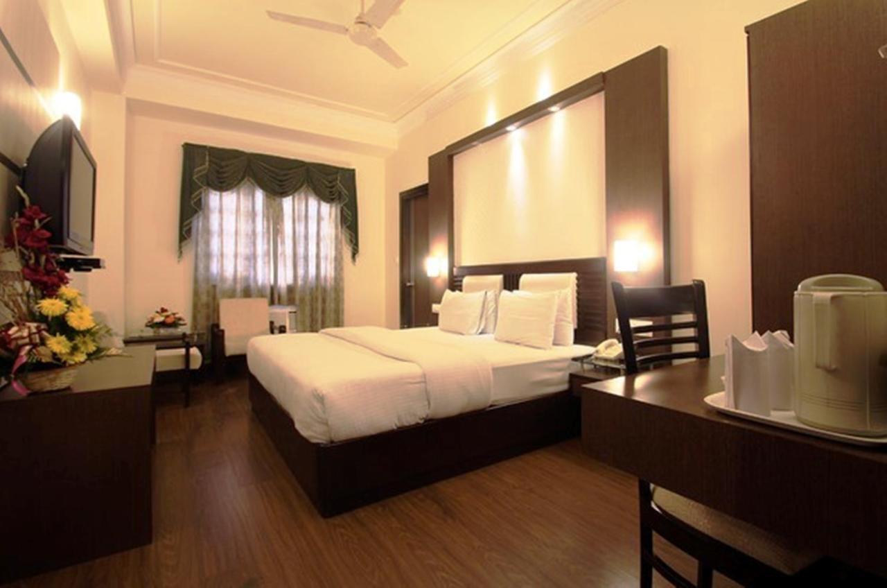 Hotel Shiva Residency Дехрадун Екстериор снимка
