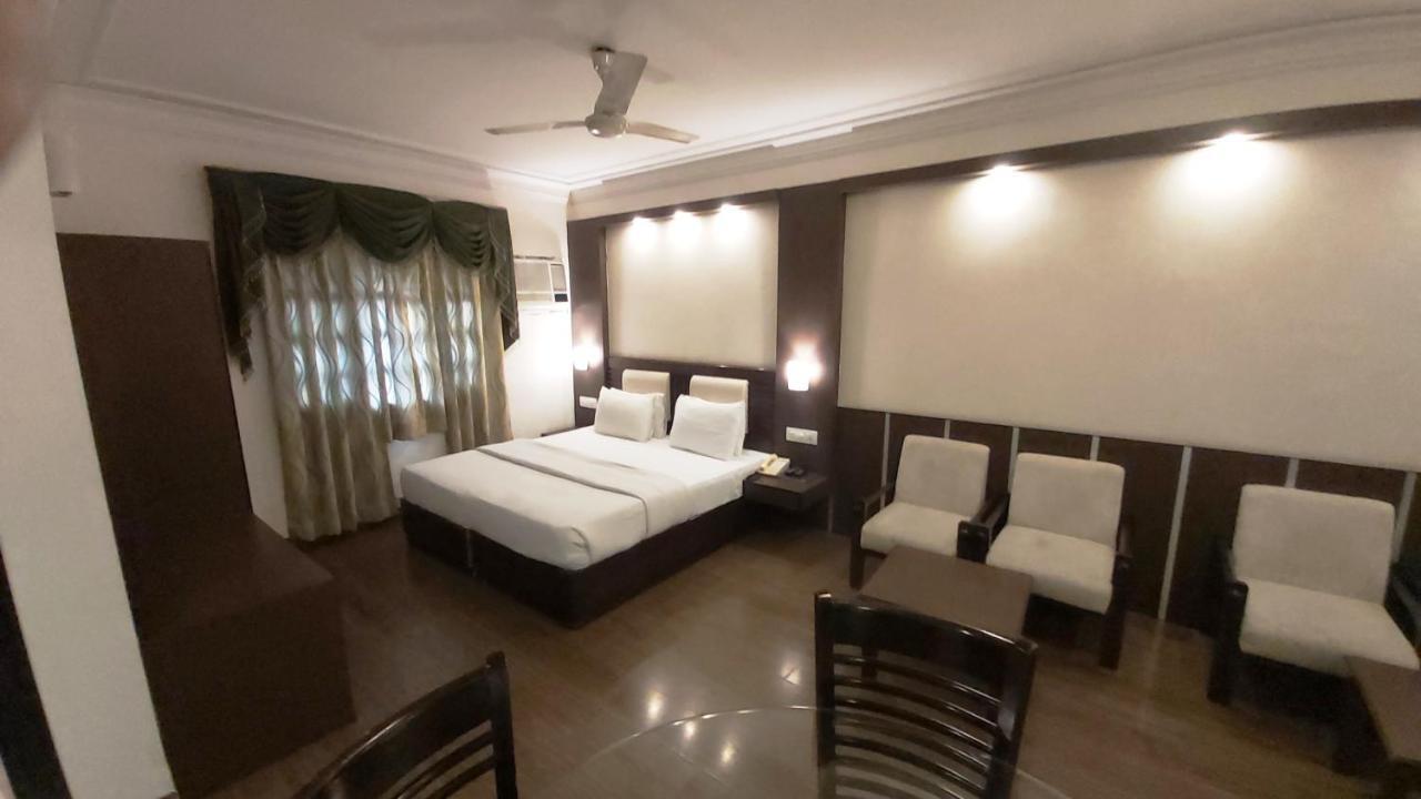 Hotel Shiva Residency Дехрадун Екстериор снимка