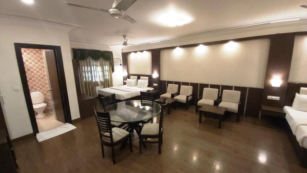 Hotel Shiva Residency Дехрадун Екстериор снимка