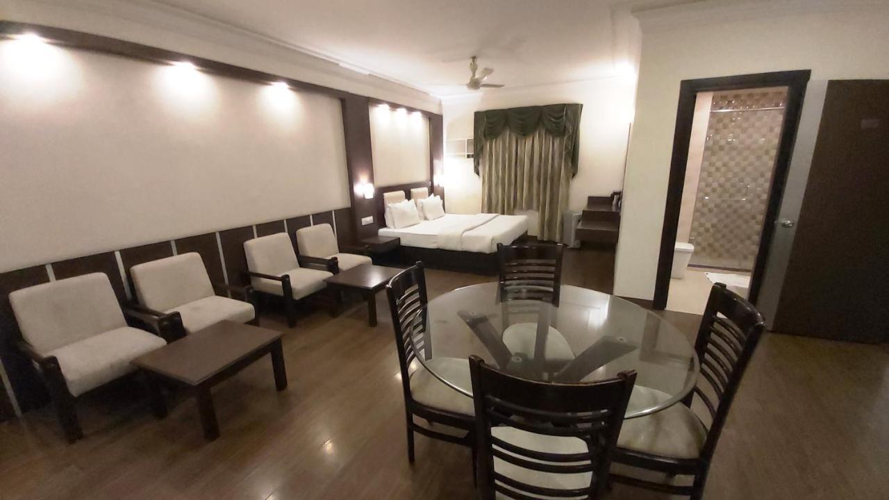Hotel Shiva Residency Дехрадун Екстериор снимка