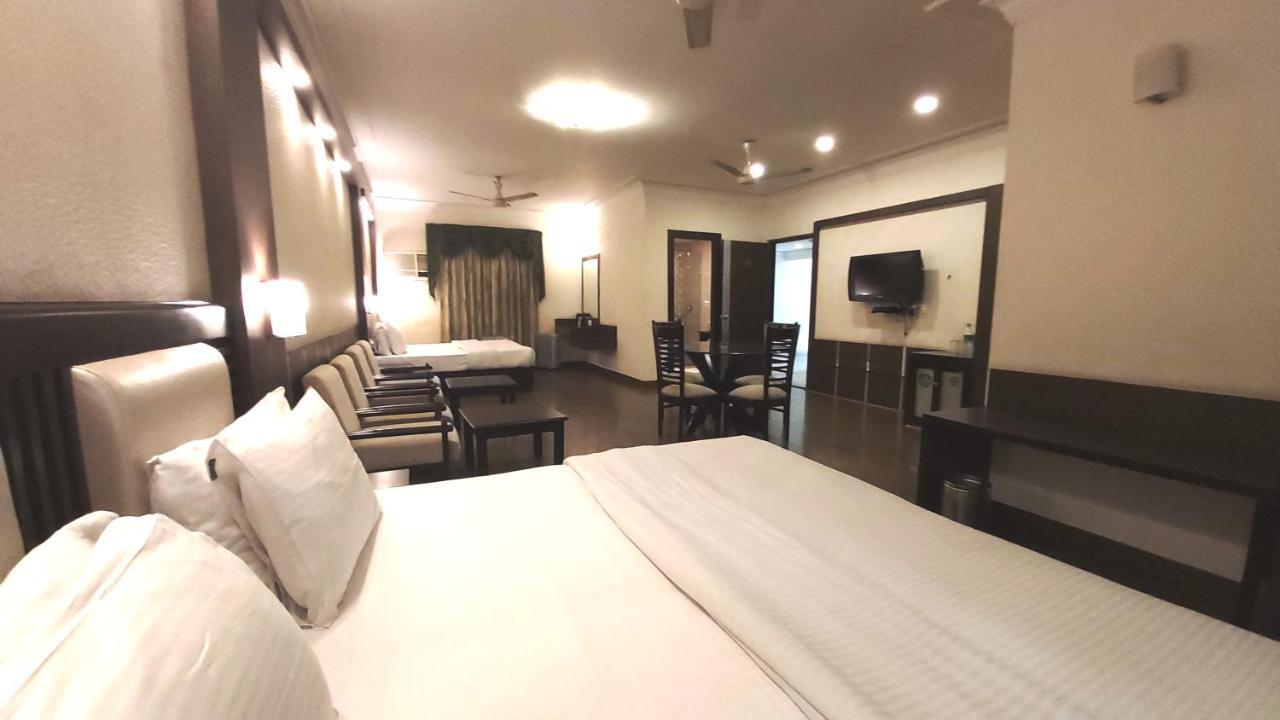 Hotel Shiva Residency Дехрадун Екстериор снимка