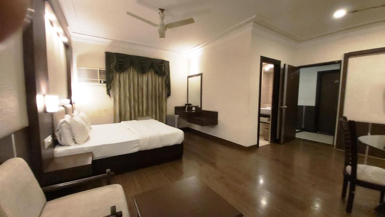 Hotel Shiva Residency Дехрадун Екстериор снимка