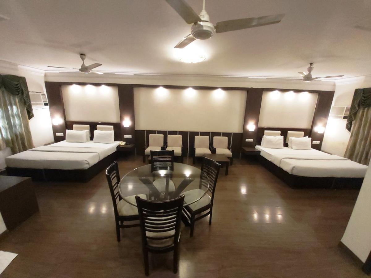 Hotel Shiva Residency Дехрадун Екстериор снимка